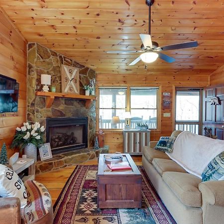 Blue Ridge Cozy Cabin In The Woods With Hot Tub! Екстер'єр фото