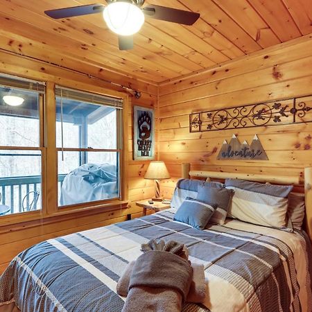 Blue Ridge Cozy Cabin In The Woods With Hot Tub! Екстер'єр фото