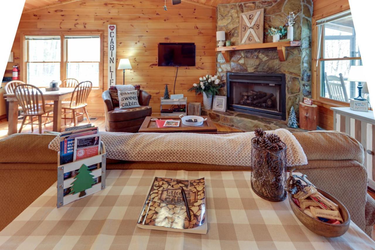 Blue Ridge Cozy Cabin In The Woods With Hot Tub! Екстер'єр фото