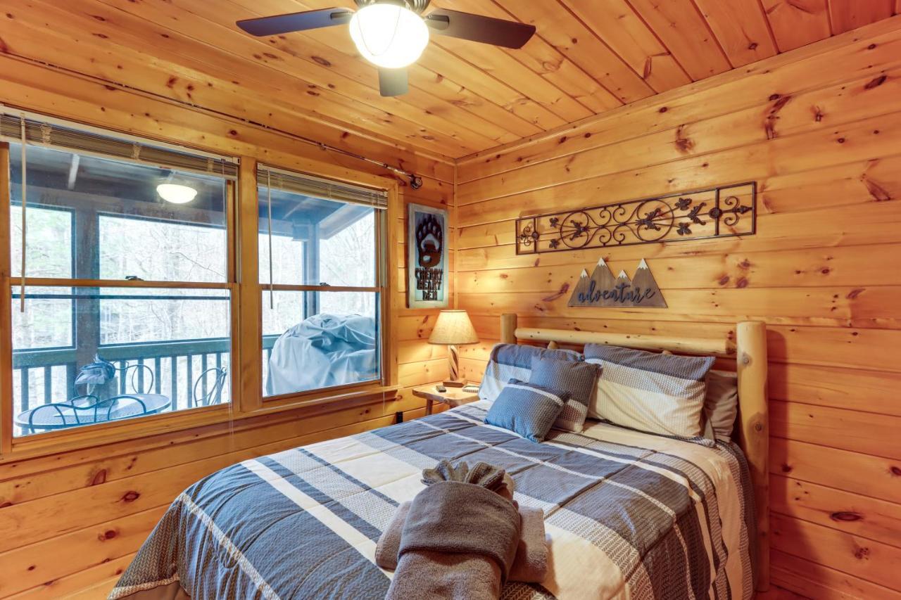 Blue Ridge Cozy Cabin In The Woods With Hot Tub! Екстер'єр фото